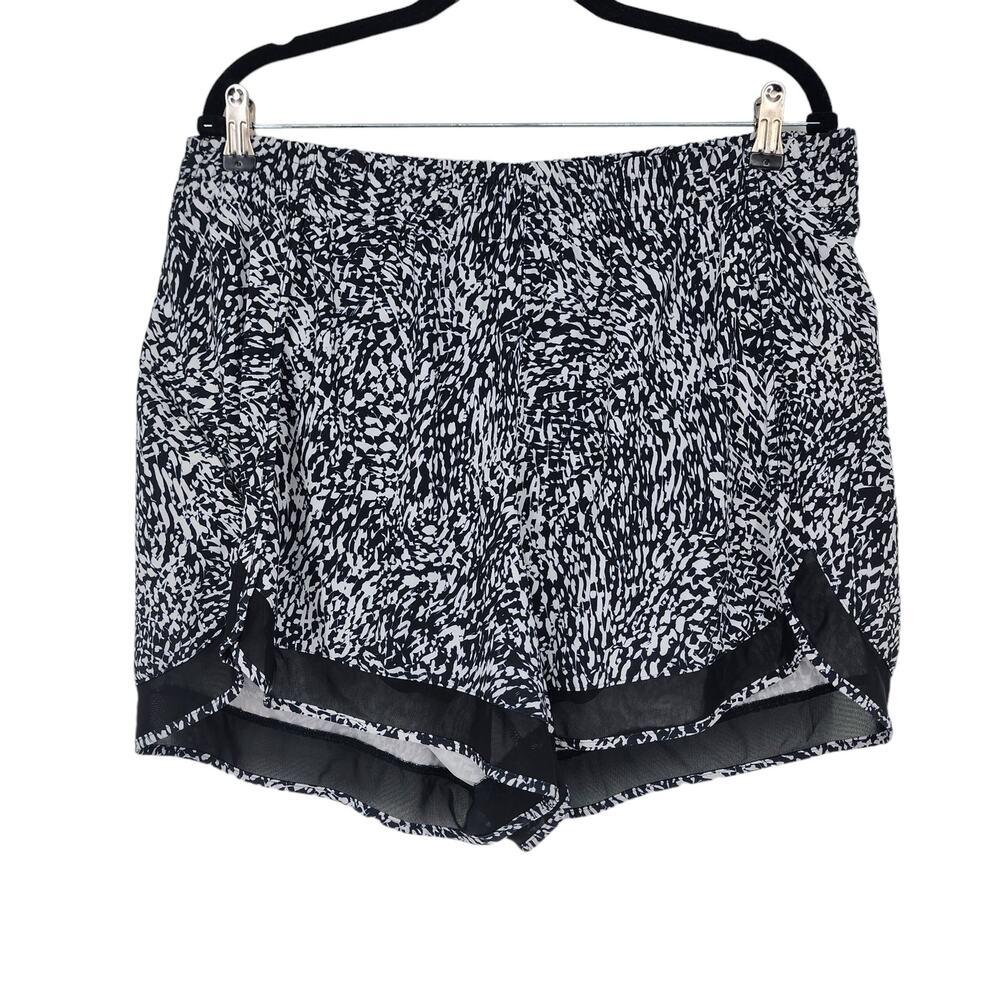 Athleta Mesh Racer Run Black and White Stretch  Mid Rise Shorts 4" Size 1X